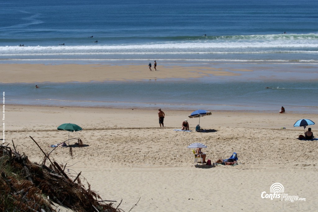 Exemple de baïne à Marée basse : une cuvette parallèle à la plage et séparée du large par un banc de sable