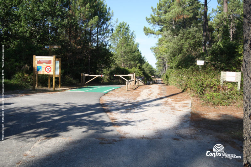 Fin de l'allée de Gourbets. A gauche débute la Vélodyssée vers le Cap-de-l'Homy, à droite la "piste des Allemands" - voie militaire Ba03